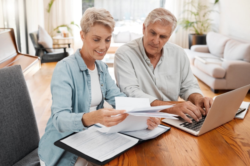 Invest a lump sum - body image showing a couple, laptop, paperwork